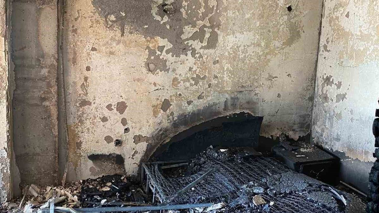 Alanya'da 5 katlı binada ikinci kattaki yangın