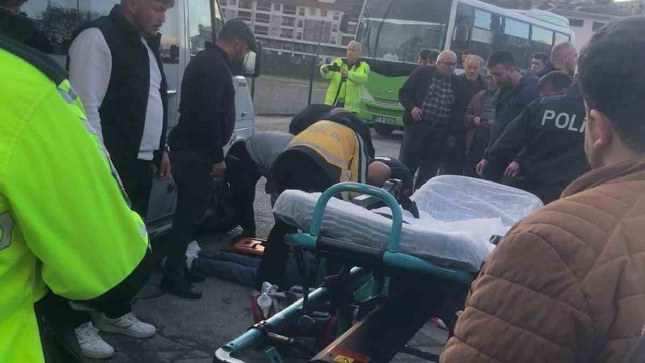 Alaplı’da yolun karşısına geçerken düşen kişi işçi servisinin altında kalarak hayatını kaybetti