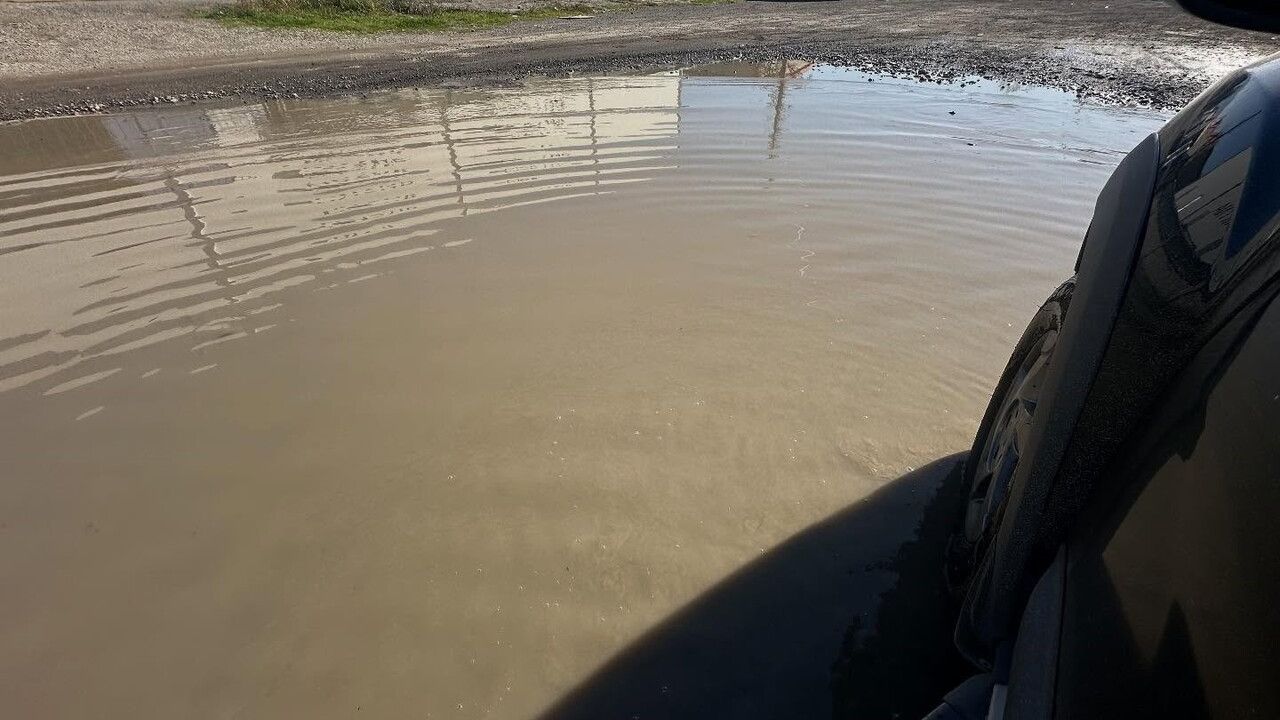 Alaplı Kapalı Pazar yolunda yağmur sonrası su birikintisi