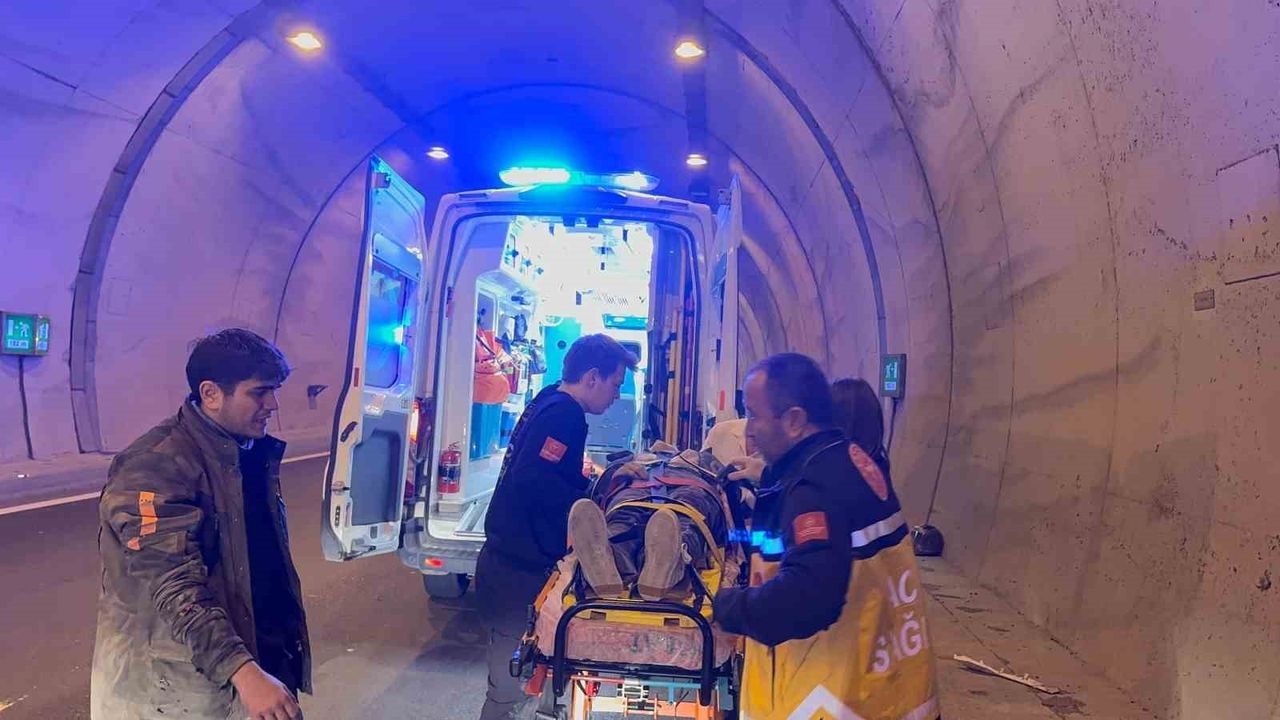Alaplı Tünelinde Motosiklet Kazası: Bir Yaralı
