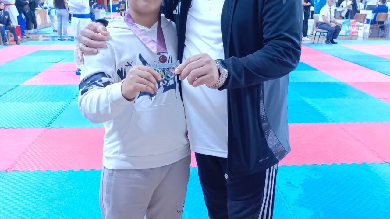 Alaşehir Belediyespor Karate Takımı Denizli’den 15 Madalya ile Döndü