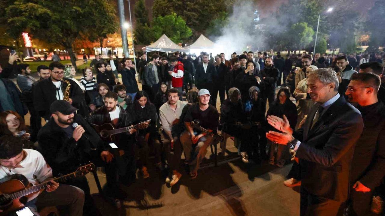 Alemdar ve Rektör Al, vize öncesi öğrencilerle kampüste buluştu