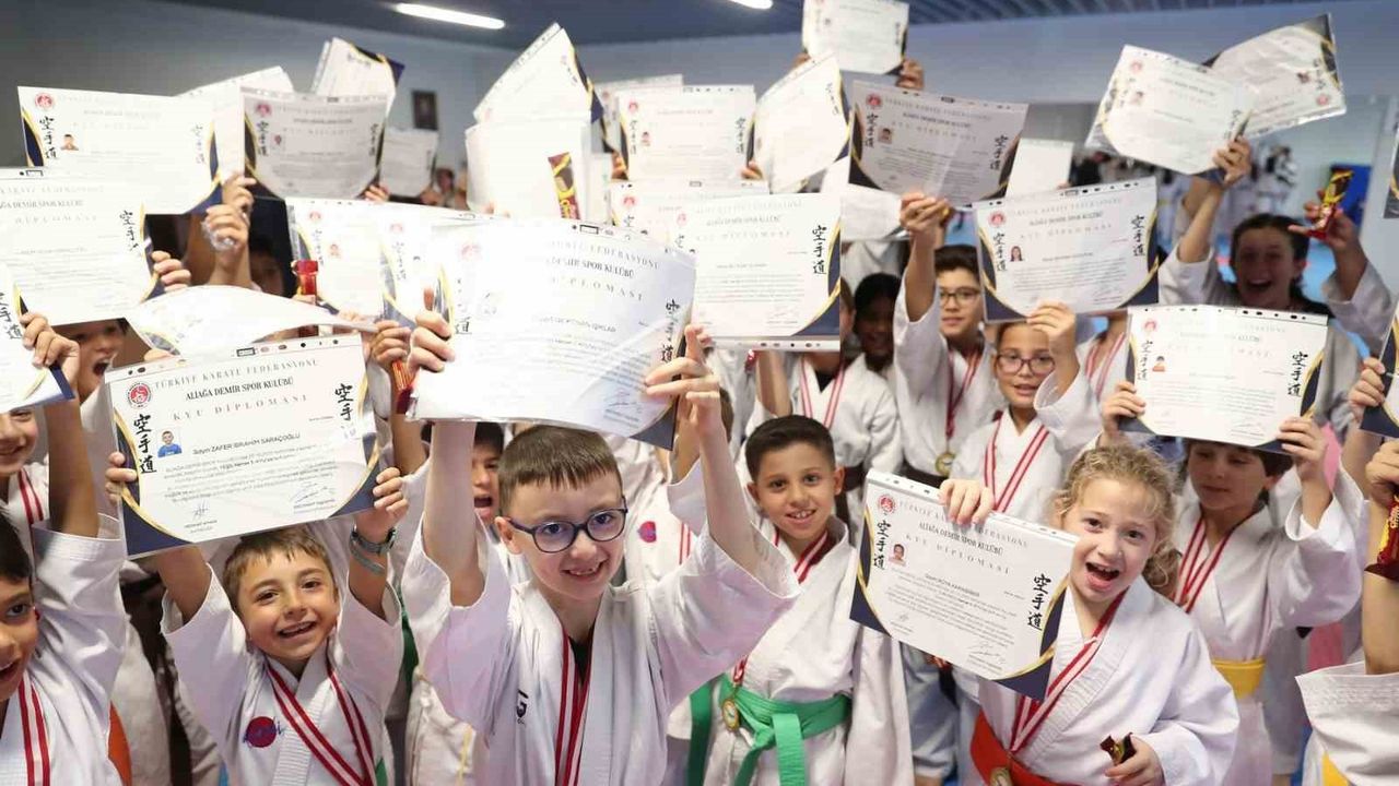 Aliağa Belediyesi Karate Kursu'nda 75 sporcu kuşak atladı