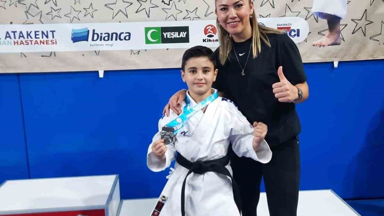 Aliağalı karateciler Denizli'de 4 madalya kazandı