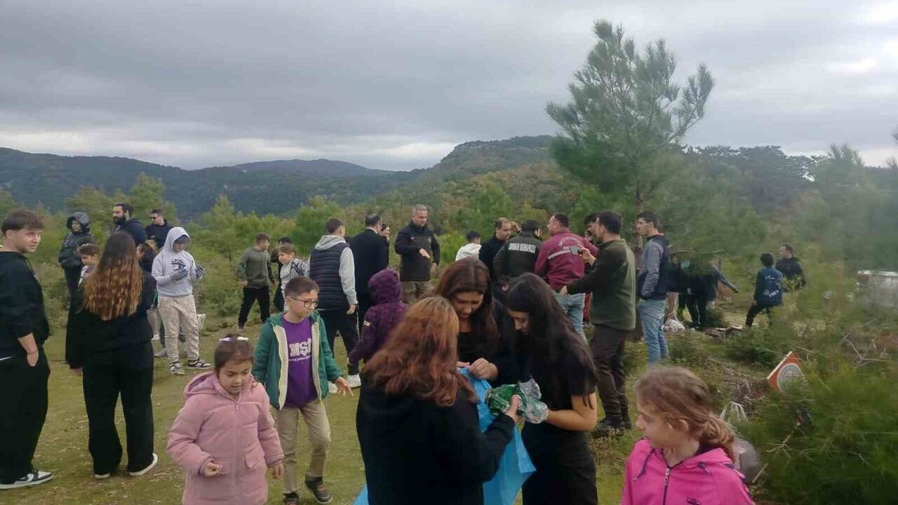 Altınoluk'ta C-130 şehitleri anısına fidan dikildi