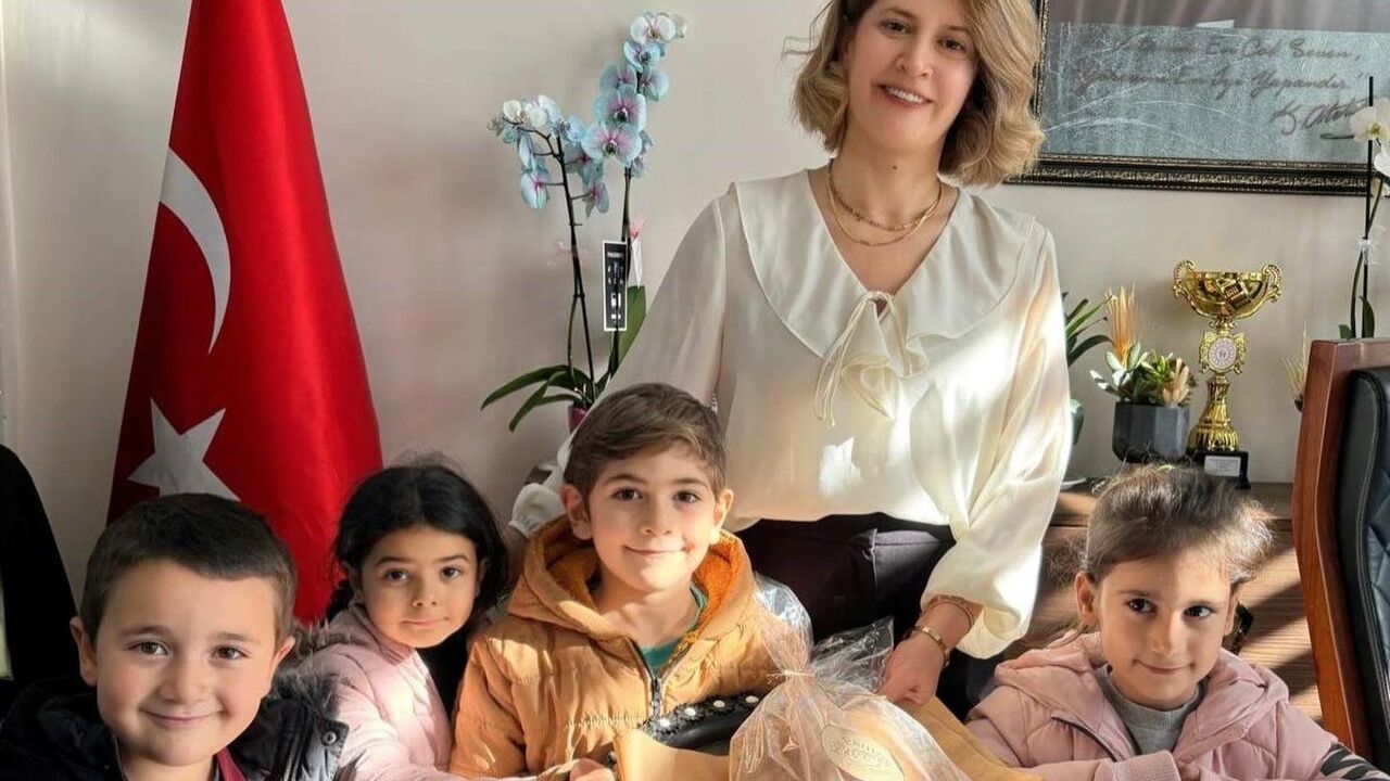 Altıntaş Anaokulu'ndan İlçe Milli Eğitim Müdürü Tuba Sinan'a Sıcak Ekmek Sürprizi