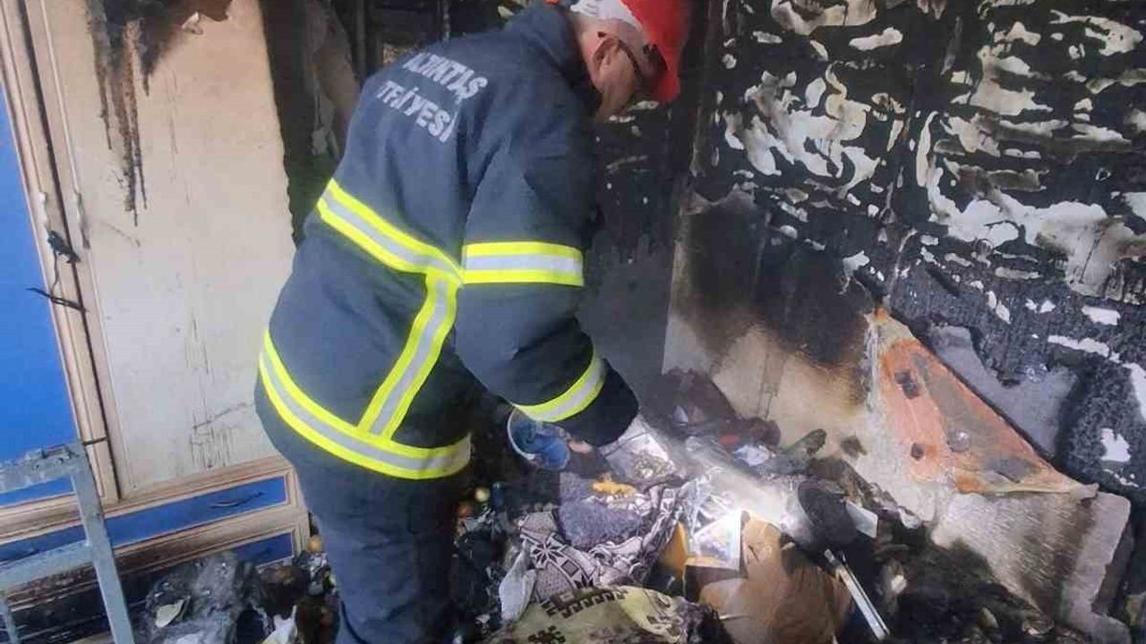 Altıntaş'ta Ev Yangını Paniğe Neden Oldu