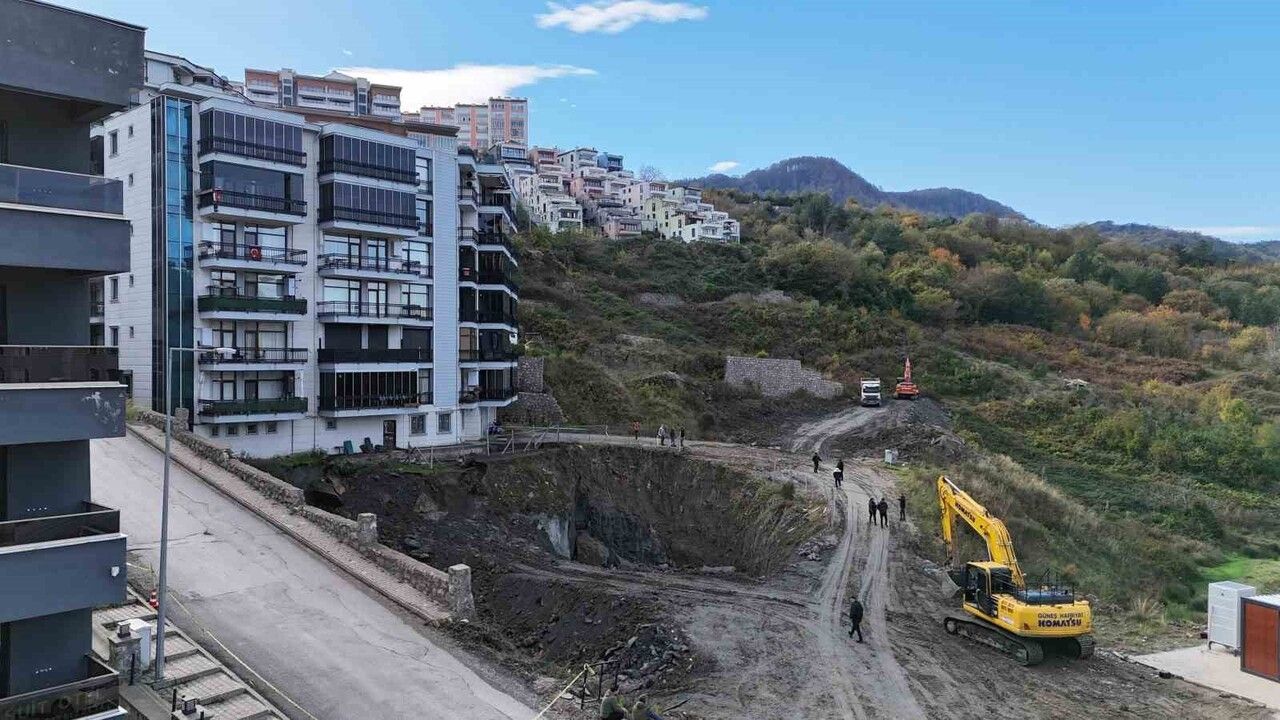 Amasra'da inşaat göçüğü: 24 dairede yaşayan 70 kişi tahliye edildi