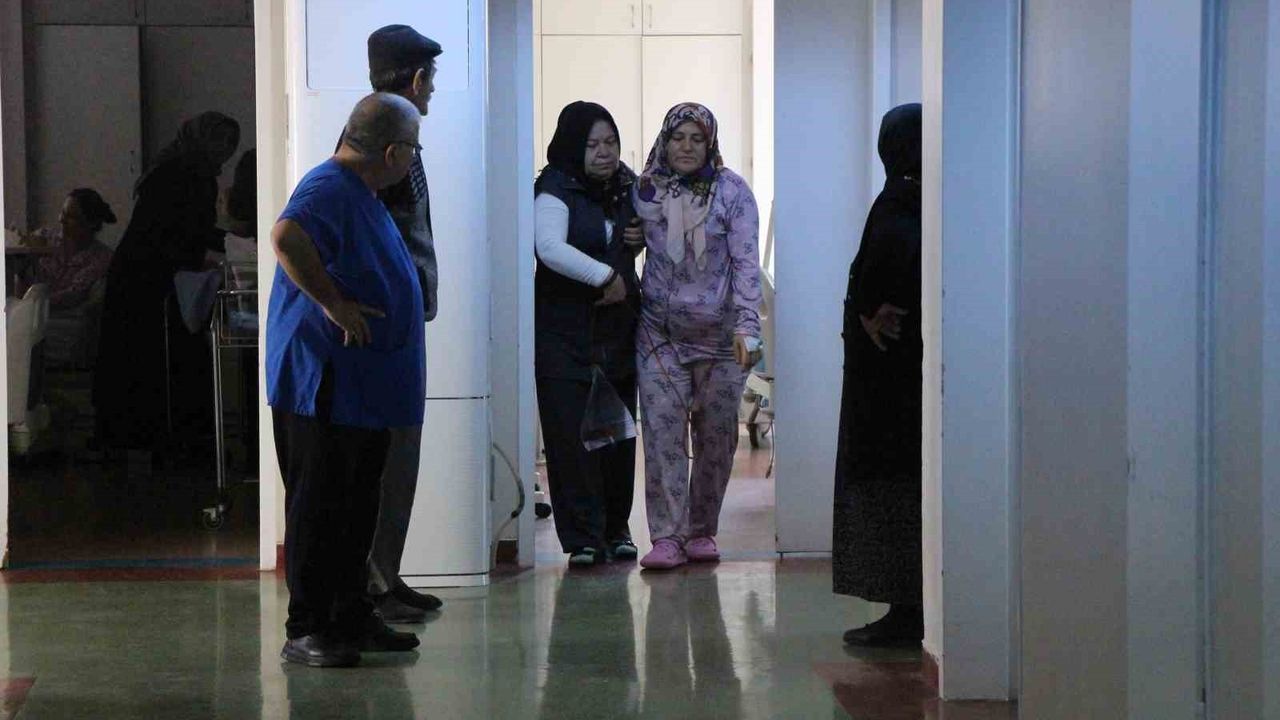 Amasya'da 2 ayda karnı 9 aylık hamile gibi büyüyen kadından 8,5 kg'lık kitle çıkarıldı