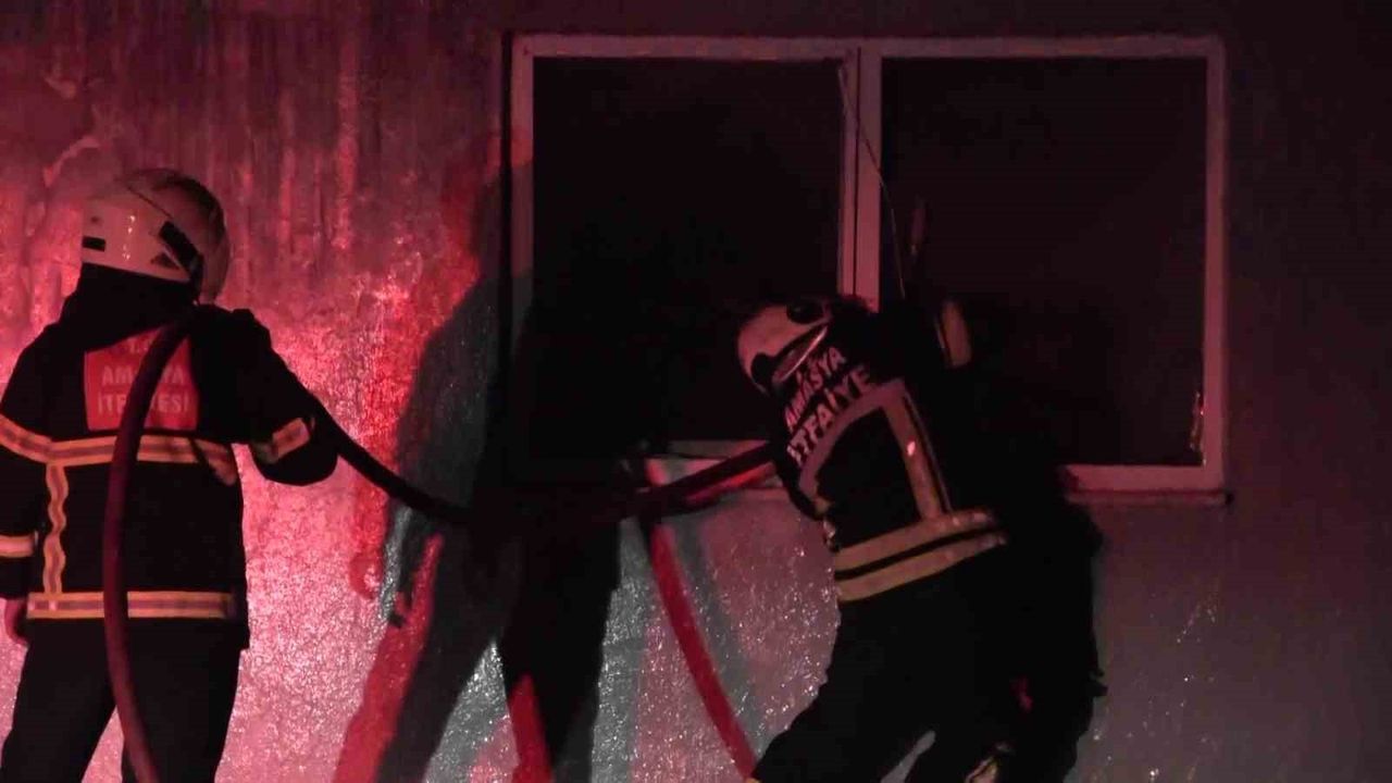 Amasya'da Soğan Deposunda Yangın Çıktı