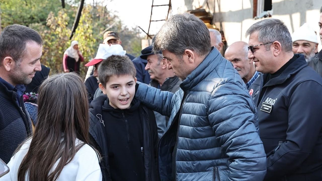 Amasya Valisi: Yangında evleri yanan yaşlı çiftin evi el birliğiyle yeniden yapılacak
