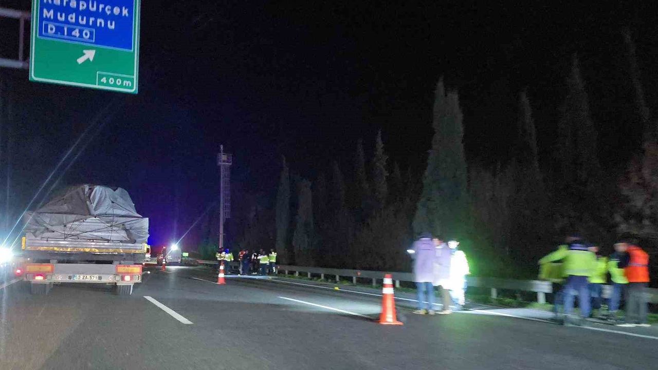 Anadolu Otoyolu Akyazı'da trafik kazası: Yaya yaşamını yitirdi