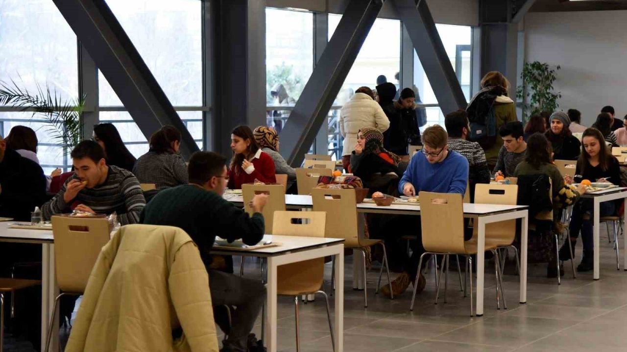 Anadolu Üniversitesi 2 bin 600 Öğrenciye Yemek Bursu Sağlıyor