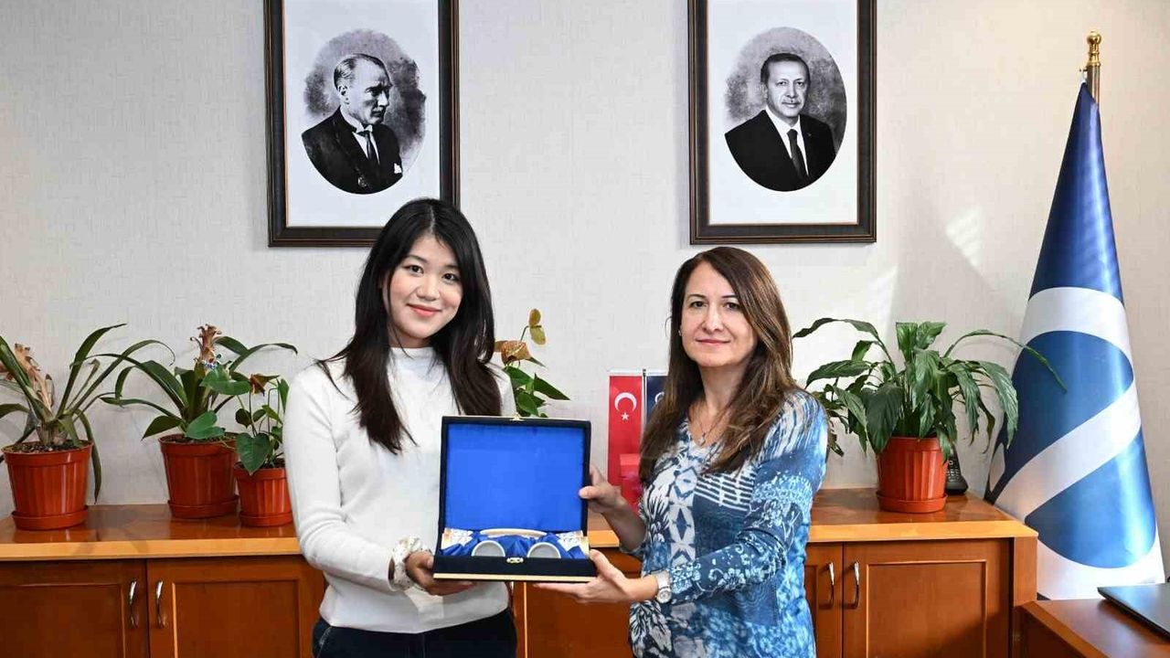 Anadolu Üniversitesi ile Shanghai Üniversitesi arasında Çince ve kültür iş birliği güçleniyor