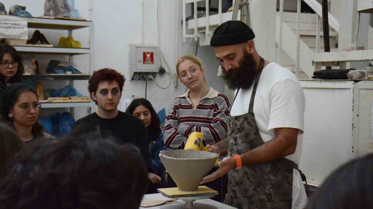 Anadolu Üniversitesi'nde İbrahim Yıldızbaş ile Seramik Çalıştayı