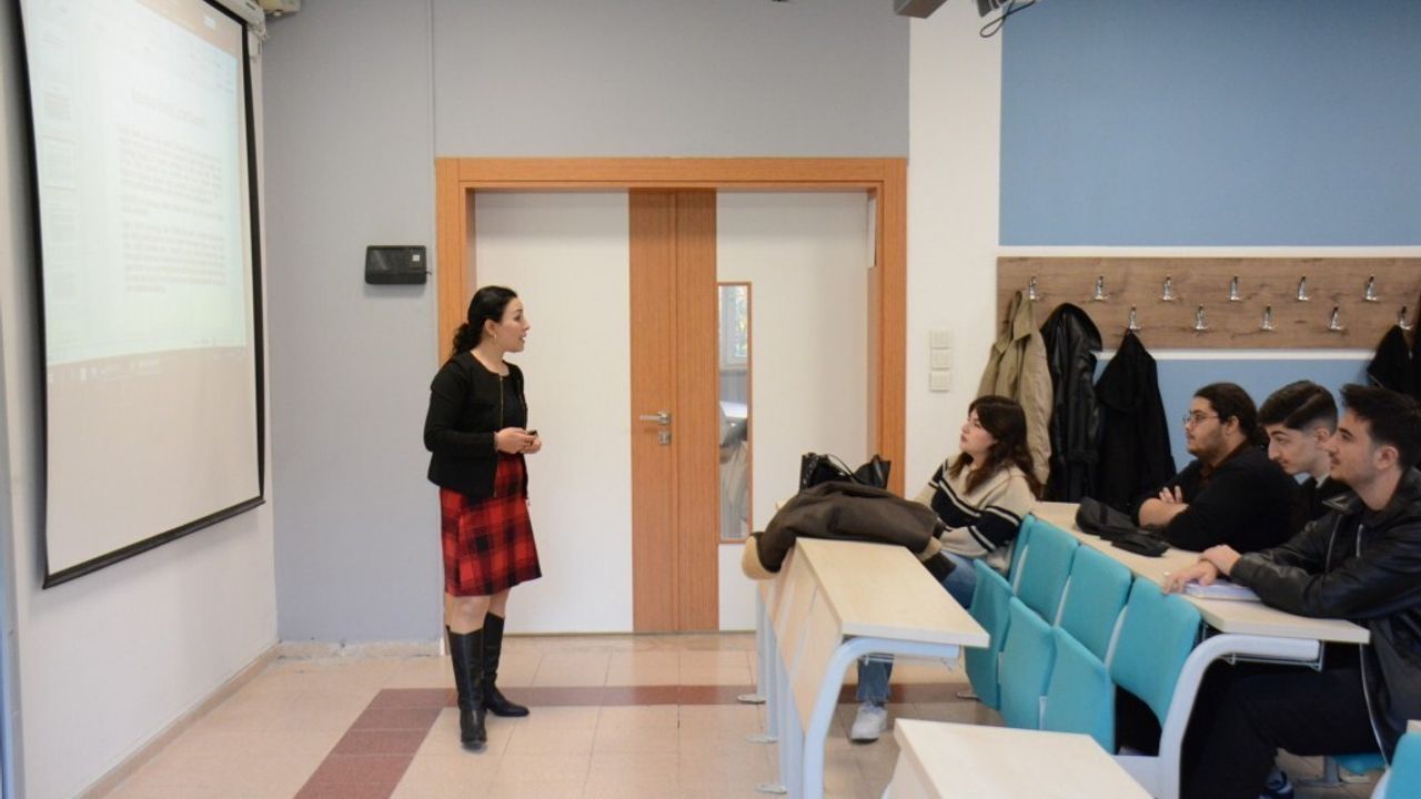 Anadolu Üniversitesi'nde 'Kadına Yönelik Şiddete Karşı Mücadele ve Farkındalık Eğitimi' gerçekleştirildi