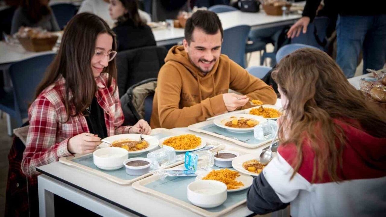 Anadolu Üniversitesi'nde öğrenciler arası yemek hakkı paylaşımı başladı