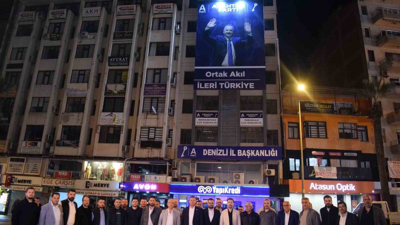 Anahtar Parti Denizli İl Başkanlığı yeni tabelayla çalışmalarına devam ediyor