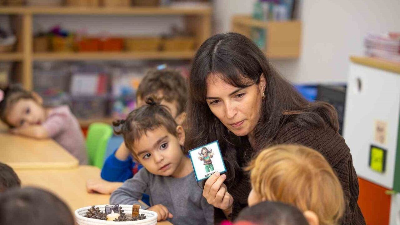 Anaokuluna Öğrenci Olarak Başlayan Başak Köse 25 Yıl Sonra Aynı Kurumda Öğretmen Oldu