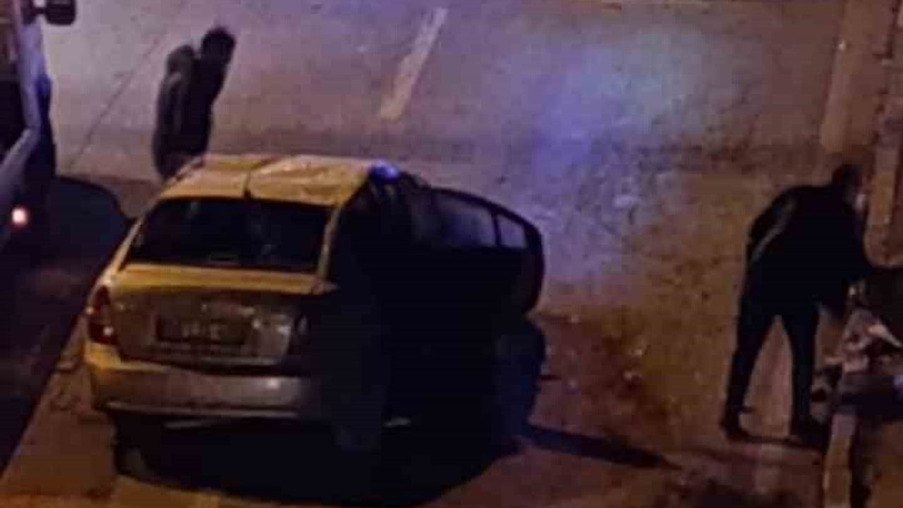 Ankara'da Kaldırıma Çarpan Araç Devrildi: Aynı Aileden 4 Yaralı