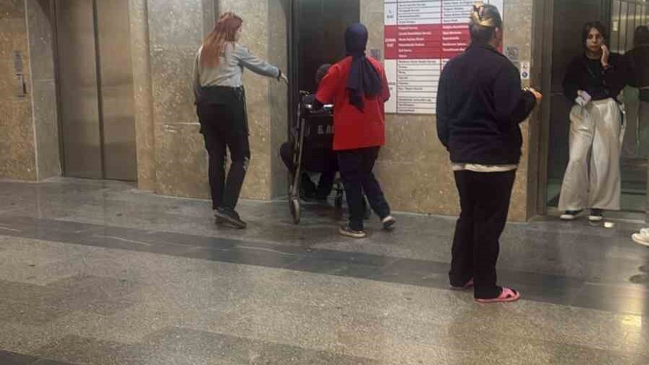 Ankara Sincan'da 120 işçi yemekten zehirlenme şüphesiyle hastanelik oldu