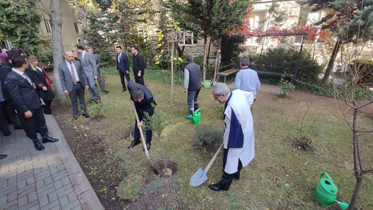 Ankara Üniversitesi 2025-2026 Akademik Yılı Açılışında Bakan Yumaklı: Bilim ile Toprağın Bereketini Buluşturmalıyız