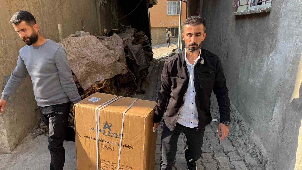 Ankaralı polis, Şırnaklı engelli gencin akülü sandalye hayalini gerçekleştirdi