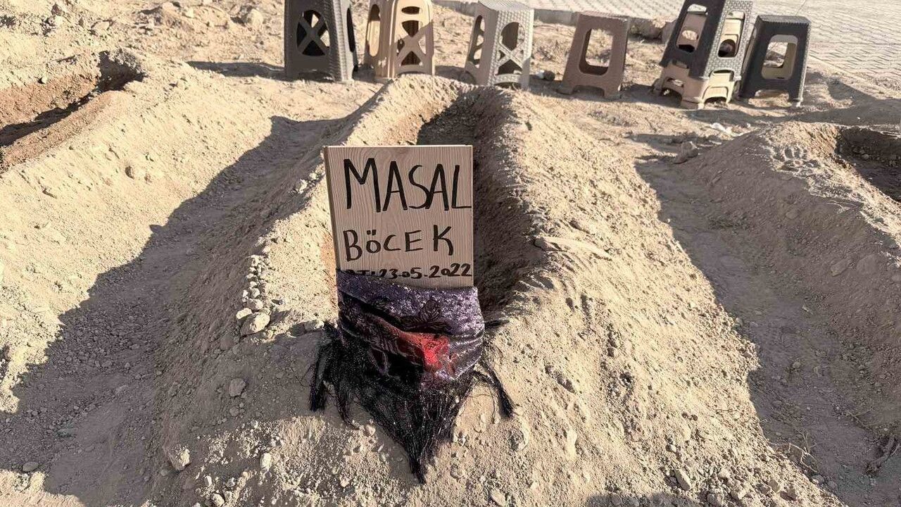 Anne ve İki Çocuğu Zehirlenme Şüphesiyle Hayatını Kaybetti — Yan Yana Defnedildiler