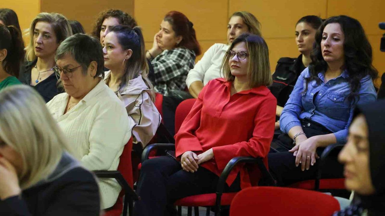 Antalya Büyükşehir Belediyesi'nde 'Aile İçi İletişim' eğitimi
