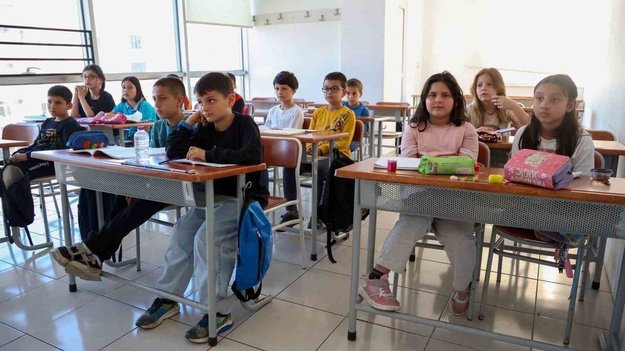 Antalya Büyükşehir Belediyesi'nden Antalyalı çocuklara kapsamlı destek