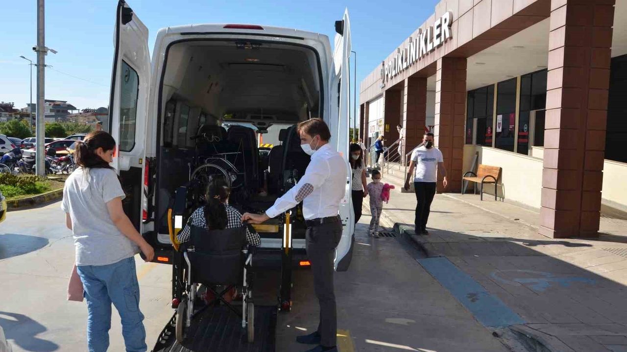 Antalya Büyükşehir Belediyesi'nin 'Engelsiz Hizmet Aracı' işleri kolaylaştırıyor