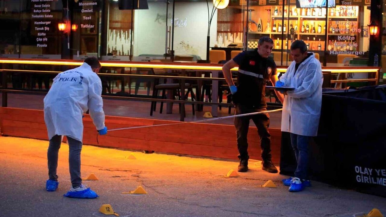 Antalya'da barışma görüşmesinde çıkan kavgada akraba öldü, zanlı adliyeye sevk edildi