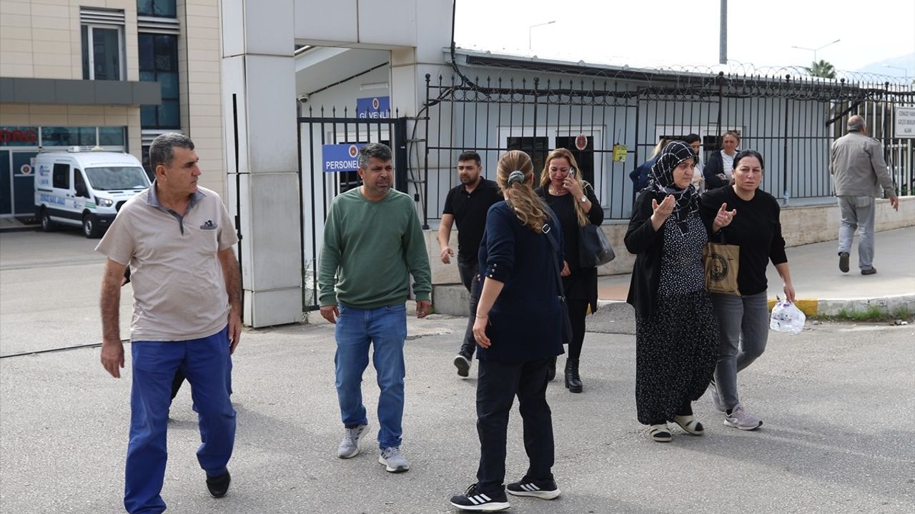 Antalya'da Bıçaklı Saldırı: Bir Kişi Hayatını Kaybetti