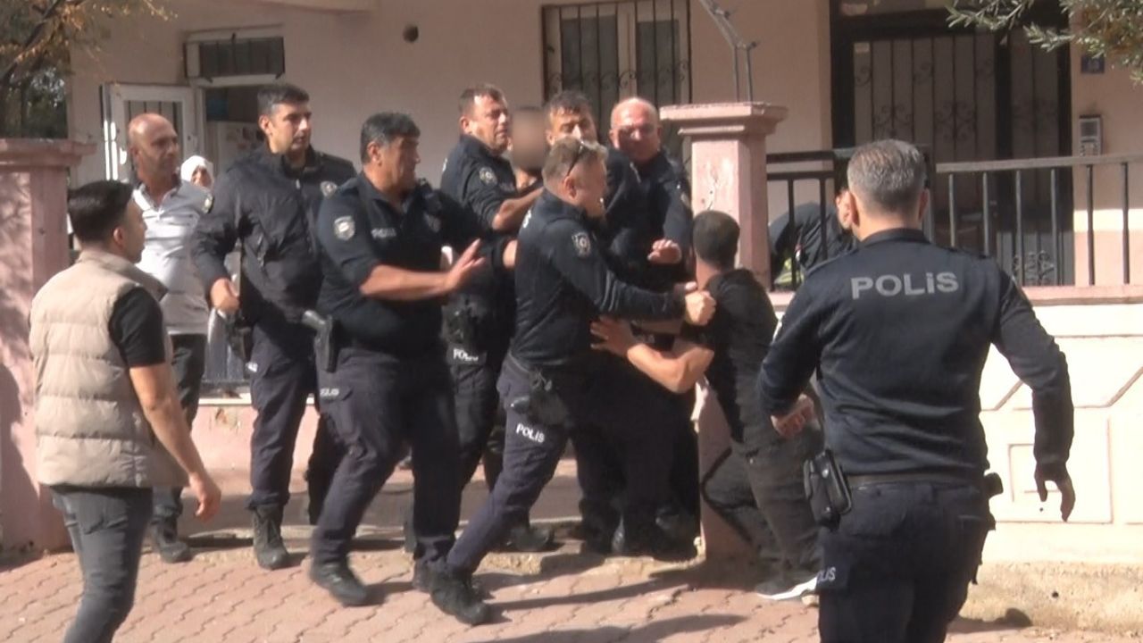 Antalya'da iddia: Madde bağımlısı oğul balkonu yakmaya çalıştı, akrabaları saldırdı