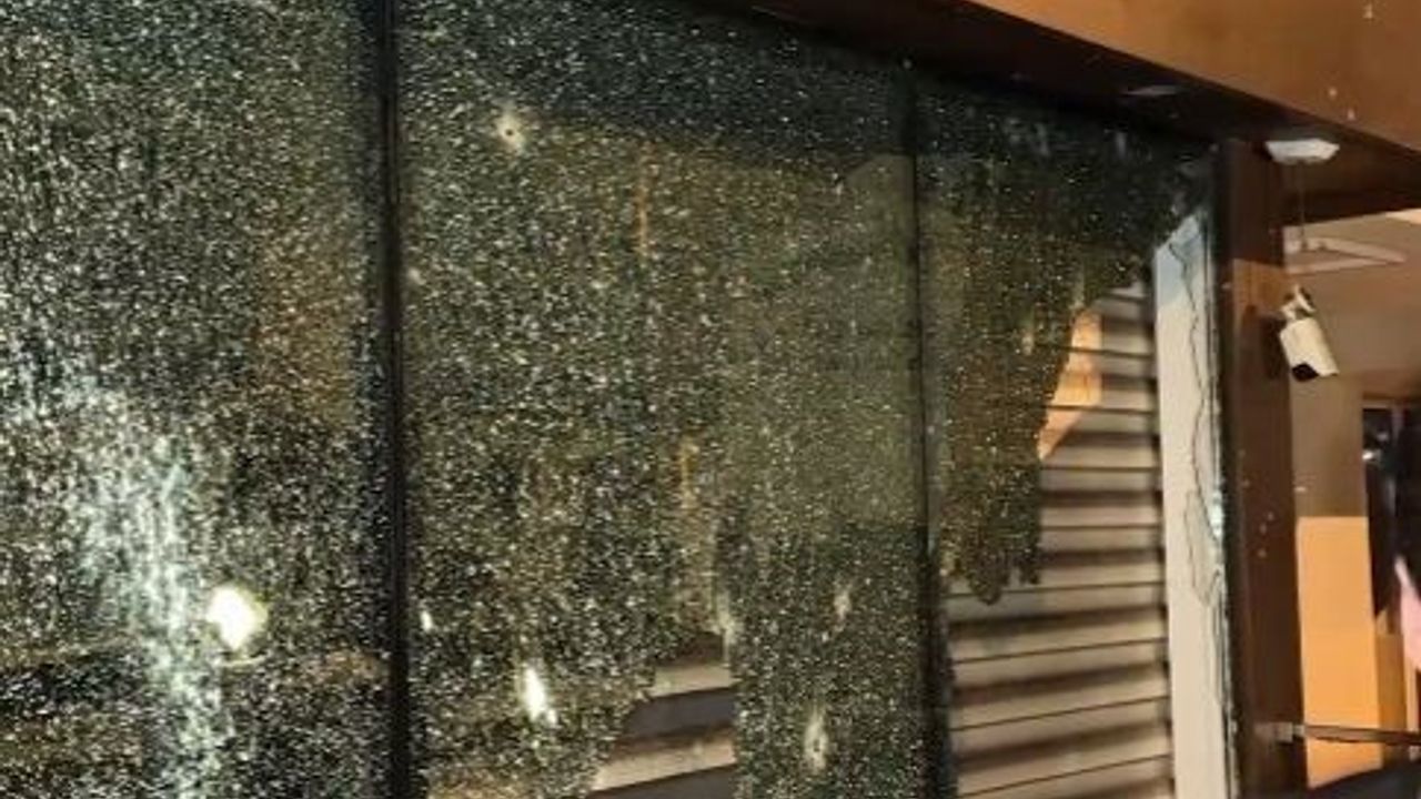 Antalya'da İş Yerine Zarar Veren 10 Kişi Tutuklandı