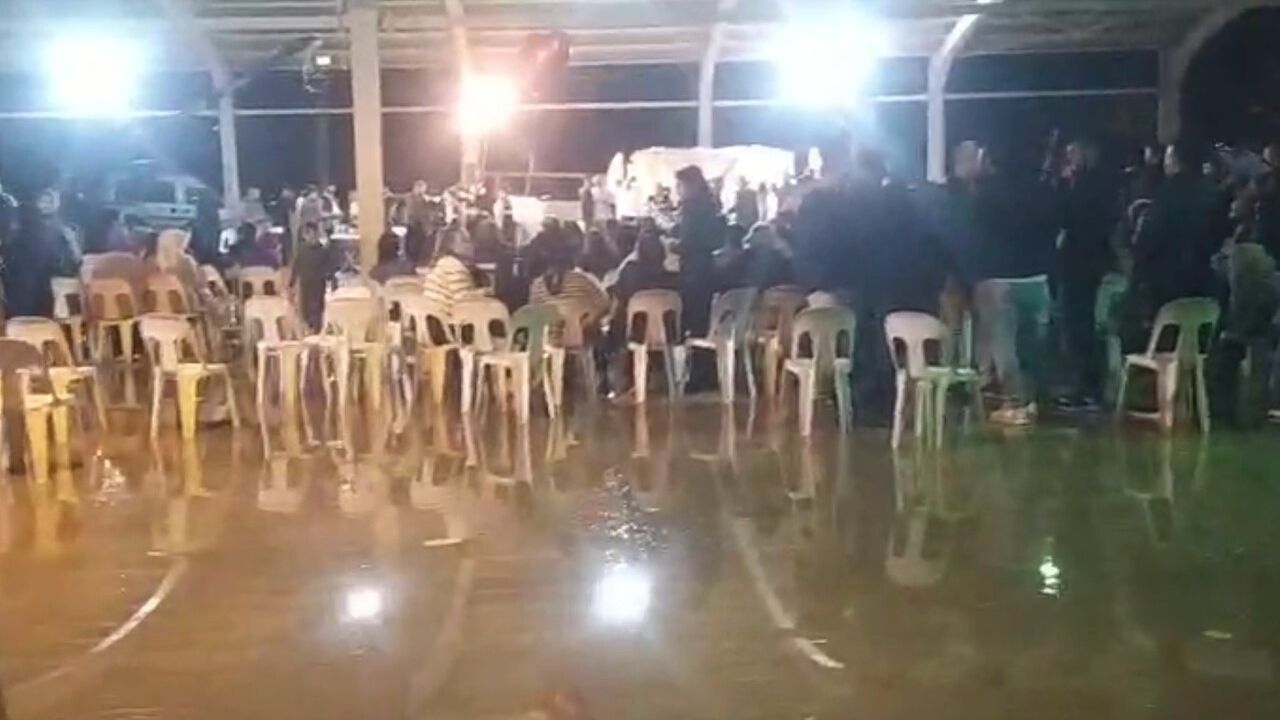 Antalya'da Yağmur Pistini Su Basınca Davetliler Eğlenceyi Sürdürdü