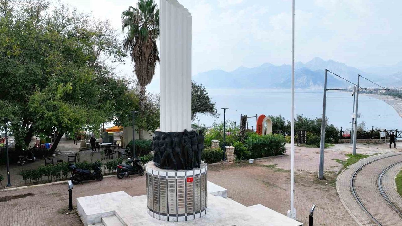 Antalya'daki Cumhuriyet Dönemi Şehitler Anıtı yenilendi