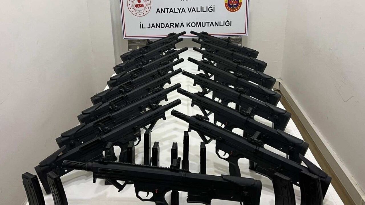 Antalya Kepez'te jandarmadan silah kaçakçılığı operasyonu