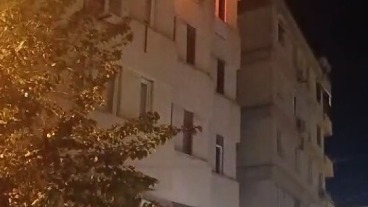 Antalya Muratpaşa'da apartman dairesinde yangın söndürüldü