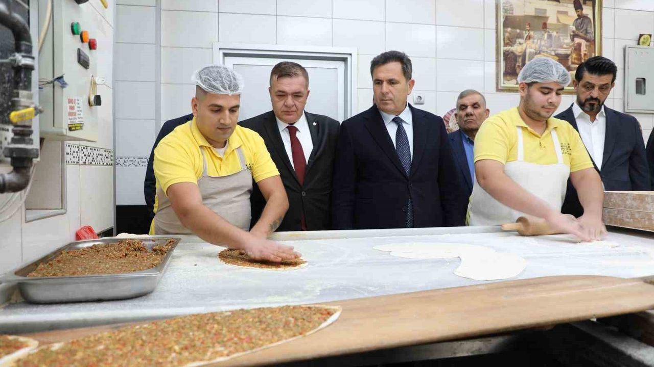 Antep lahmacunu AB tesciline uygun tarifle taş fırında pişirildi