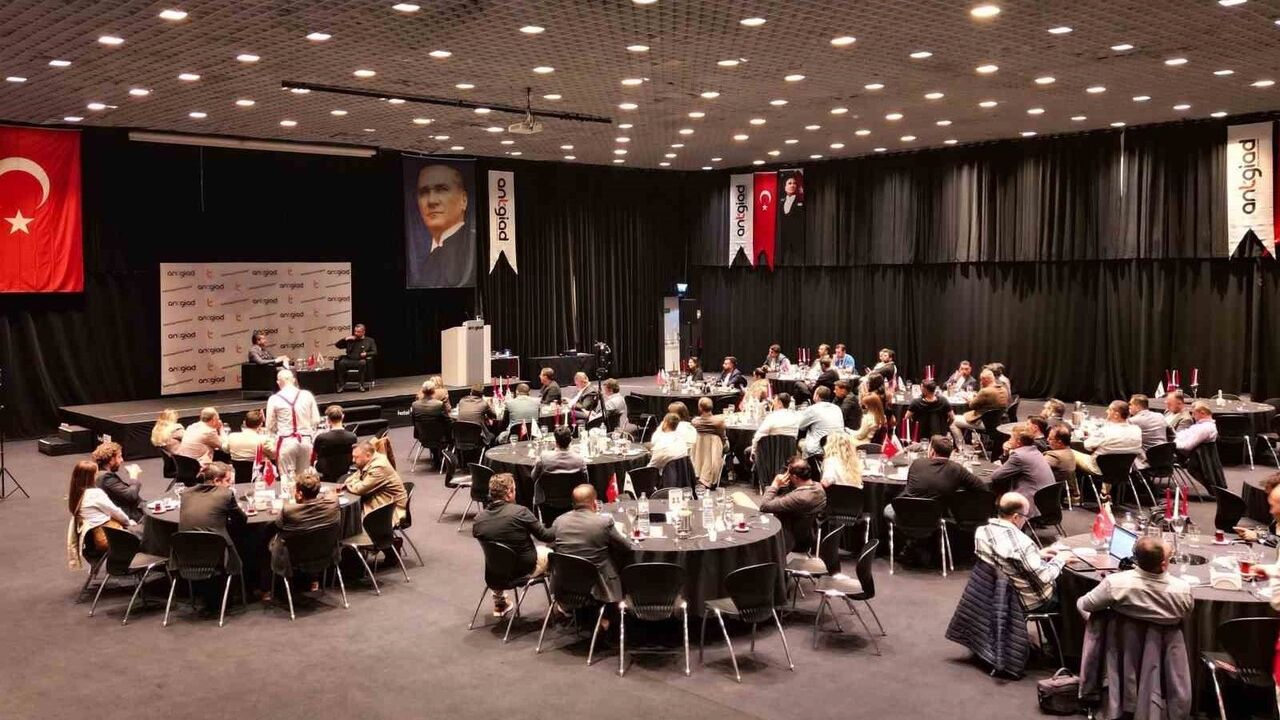 ANTGİAD'da Hüseyin Özbek ile 'başarı ve batış' üzerine söyleşi