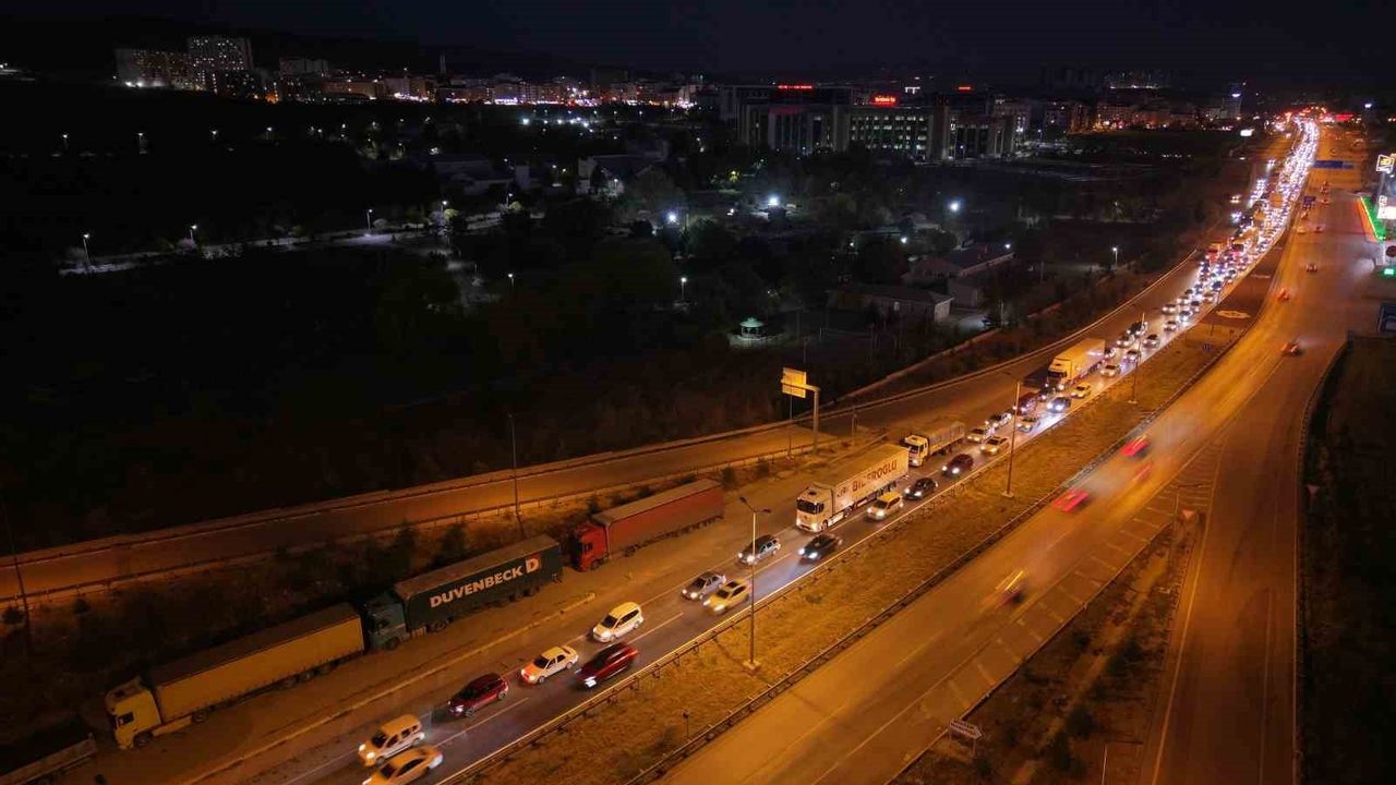Ara tatil dönüşü Kırıkkale'de trafik yoğunluğu arttı