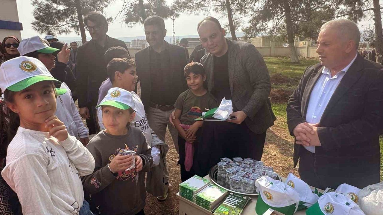 Araban'da Cumhuriyet'in 102. yılına 102 fidan