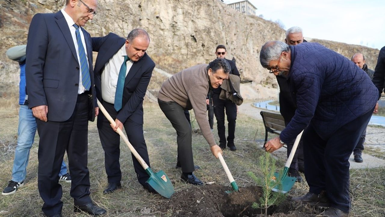 Ardahan'da 11 Kasım Milli Ağaçlandırma Günü'nde fidan dikimi