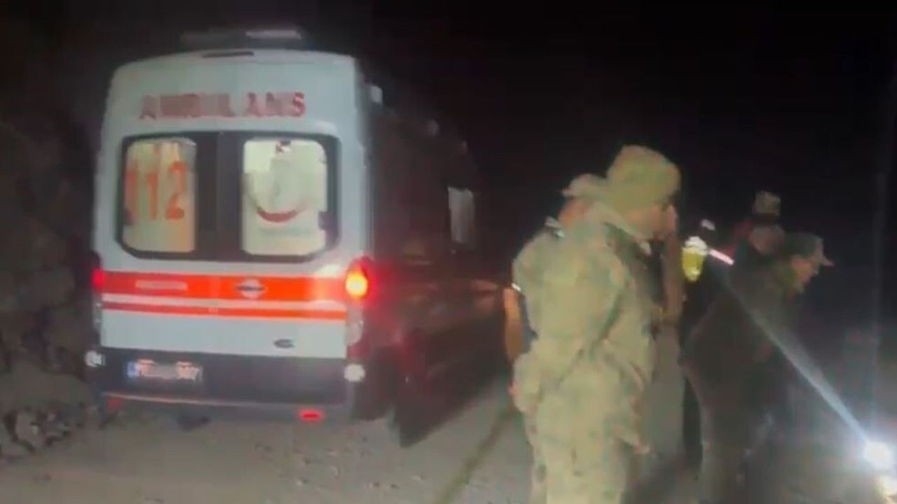 Ardahan Posof’ta hafriyat kamyonu devrildi: 1 ölü