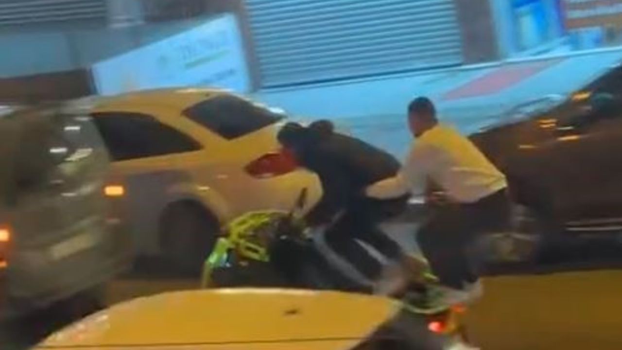 Arnavutköy’de cadde ortasında tehlikeli ATV gösterisi