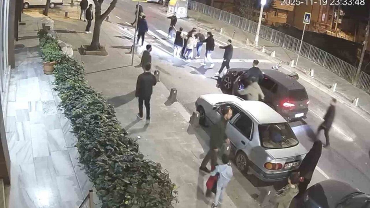 Arnavutköy'de İşten Çıkarılan Genç Kadının Sinir Krizi Sokakta Kavgaya Dönüştü