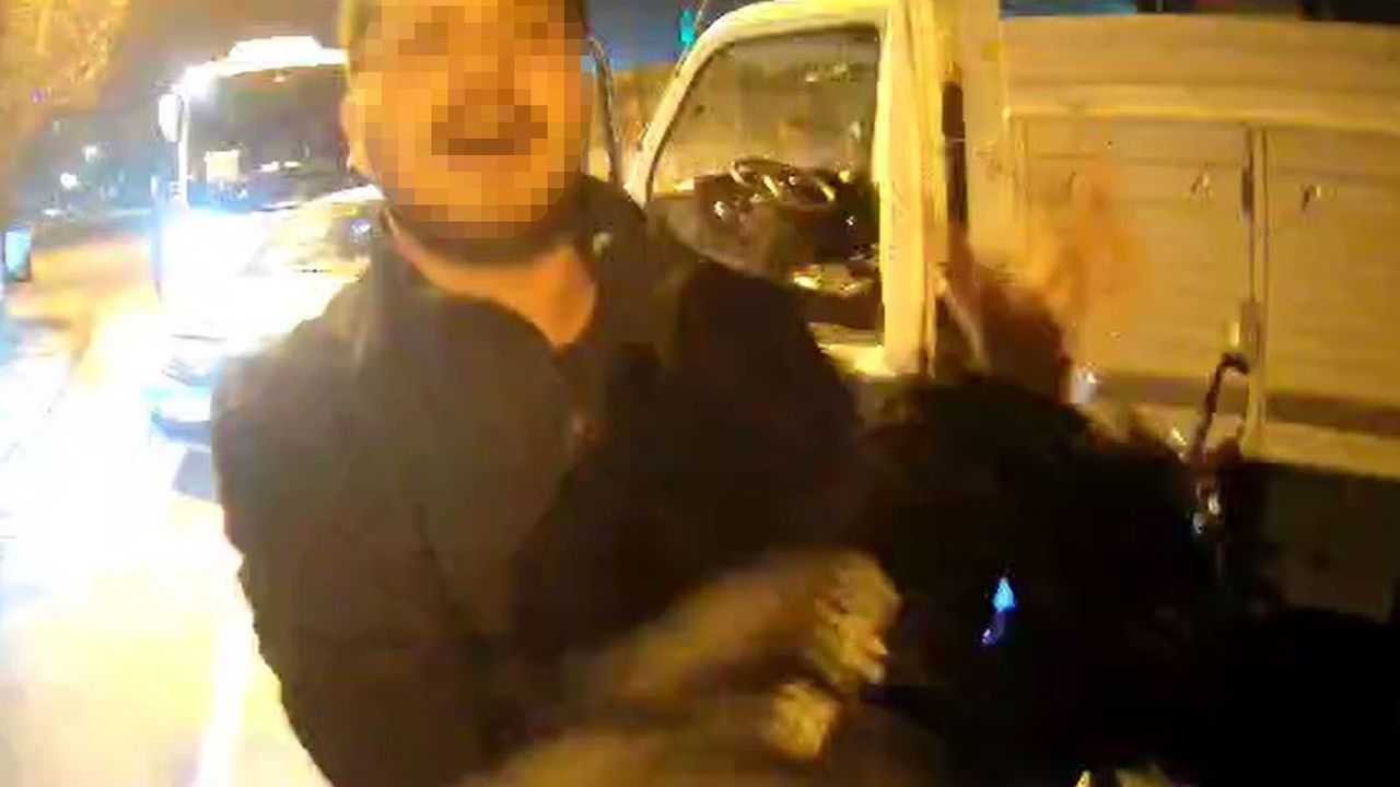 Arnavutköy’de Trafik Tartışması Kavgaya Dönüştü: Kamyonet Şoförü Motosikletliye Saldırdı