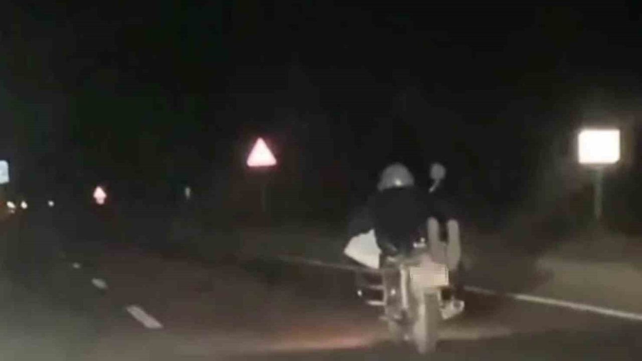 Arsuz’da motosikletini yüzüstü kullanan aday sürücüye 5 bin 146 TL ceza