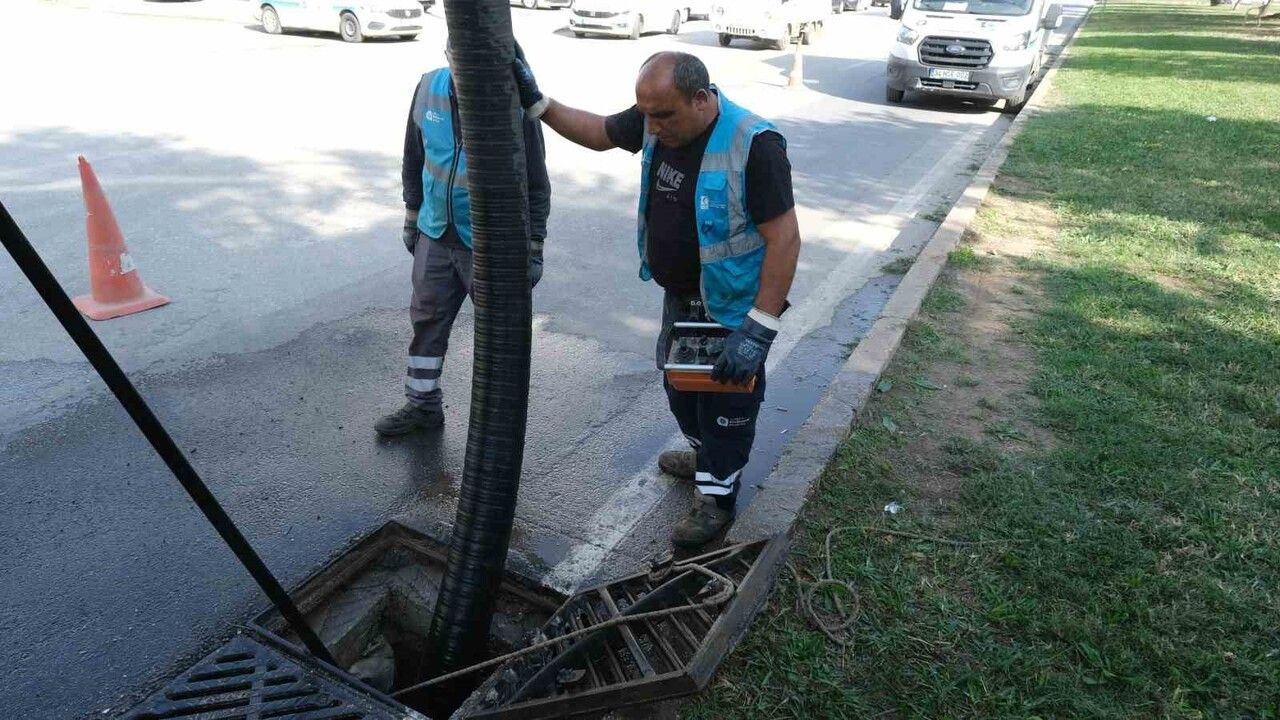 ASAT, Kepez’de yağmur suyu hatlarını kış öncesi temizliyor